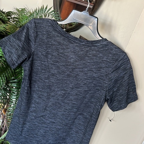 NWOT Nike Dri-Fit V-Neck Gray Athletic Cut NBA Brooklyn Nets Short Sleeve Shirt - Picture 8 of 13